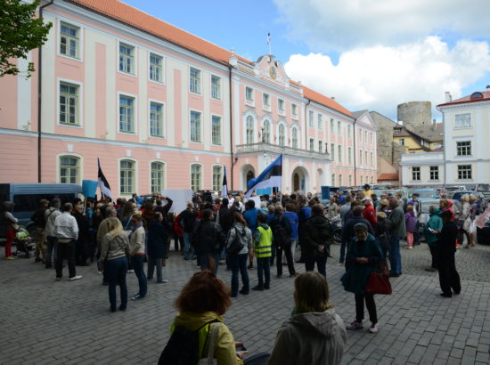 Eiki Nestor, Heljo Pikhof, Helmen Kütt, Urmas Kruuse ja Margus Tsahkna kohtusid puuetega inimestega